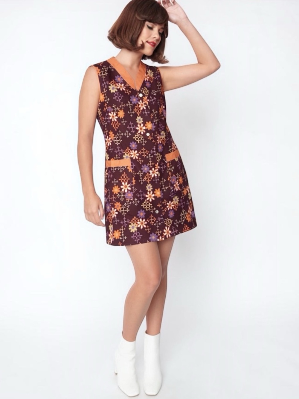 Vintage 70s Mod Daisy Retro Floral Sleeveless Shift Dress Button Down Smock